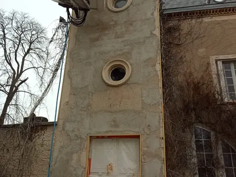 Enduit d'une tour en pierre – avant travaux
