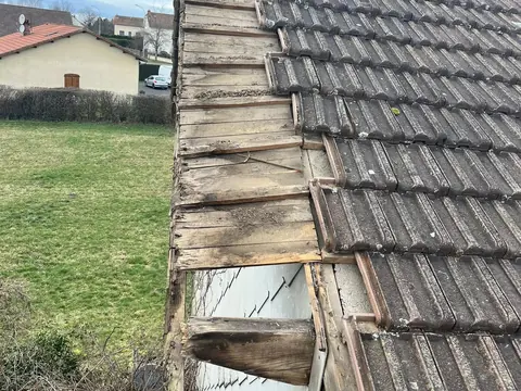 Réparation de rive de toiture – avant travaux