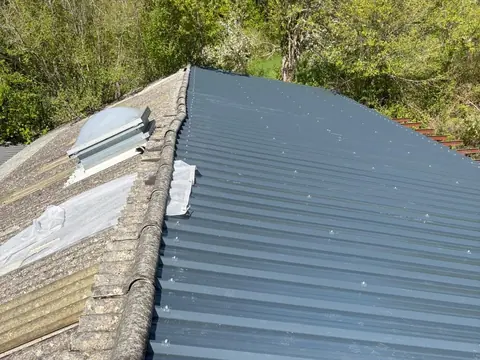 Couverture en bac acier – avant travaux